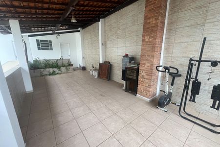 Casa à venda com 571m², 5 quartos e 6 vagas Casa à venda com 571m², 5 quartos e 6 vagasÁrea comum