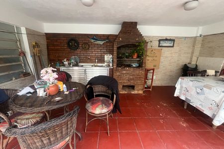 Casa à venda com 571m², 5 quartos e 6 vagas Casa à venda com 571m², 5 quartos e 6 vagasÁrea comum - Churrasqueira