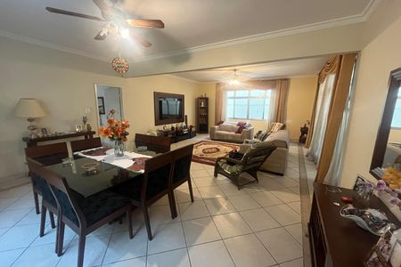 Casa à venda com 571m², 5 quartos e 6 vagas Casa à venda com 571m², 5 quartos e 6 vagasSala