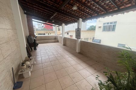 Casa à venda com 571m², 5 quartos e 6 vagas Casa à venda com 571m², 5 quartos e 6 vagasÁrea comum