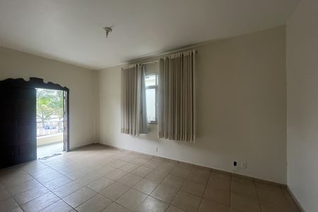 Casa à venda com 571m², 5 quartos e 6 vagas Casa à venda com 571m², 5 quartos e 6 vagasQuarto 4