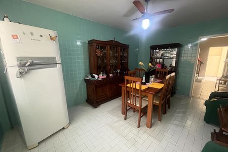 Casa à venda com 571m², 5 quartos e 6 vagas Casa à venda com 571m², 5 quartos e 6 vagasCozinha