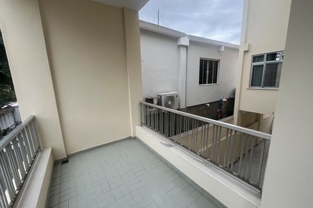 Casa à venda com 571m², 5 quartos e 6 vagas Casa à venda com 571m², 5 quartos e 6 vagasVaranda