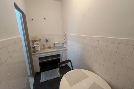 Casa à venda com 571m², 5 quartos e 6 vagas Casa à venda com 571m², 5 quartos e 6 vagasBanheiro 3