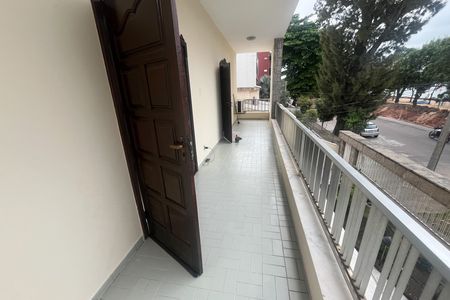 Casa à venda com 571m², 5 quartos e 6 vagas Casa à venda com 571m², 5 quartos e 6 vagasVaranda