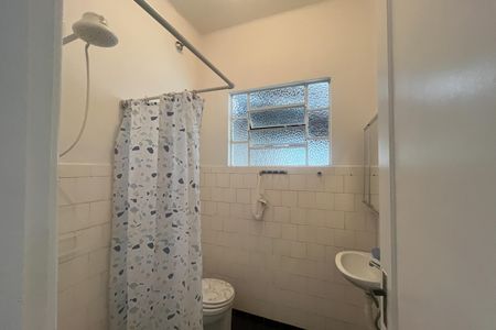 Casa à venda com 571m², 5 quartos e 6 vagas Casa à venda com 571m², 5 quartos e 6 vagasBanheiro 3