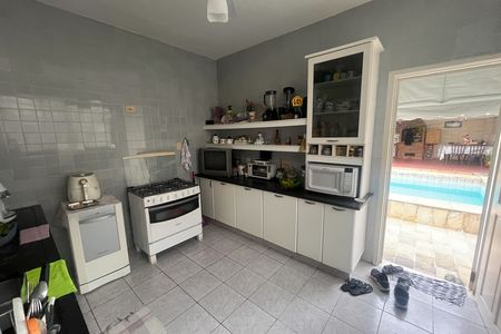 Casa à venda com 571m², 5 quartos e 6 vagas Casa à venda com 571m², 5 quartos e 6 vagasCozinha