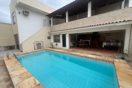 Casa à venda com 571m², 5 quartos e 6 vagas Casa à venda com 571m², 5 quartos e 6 vagasPiscina