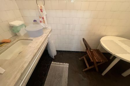 Casa à venda com 571m², 5 quartos e 6 vagas Casa à venda com 571m², 5 quartos e 6 vagasBanheiro 3