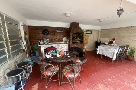 Casa à venda com 571m², 5 quartos e 6 vagas Casa à venda com 571m², 5 quartos e 6 vagasÁrea comum