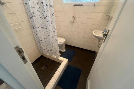 Casa à venda com 571m², 5 quartos e 6 vagas Casa à venda com 571m², 5 quartos e 6 vagasBanheiro 3