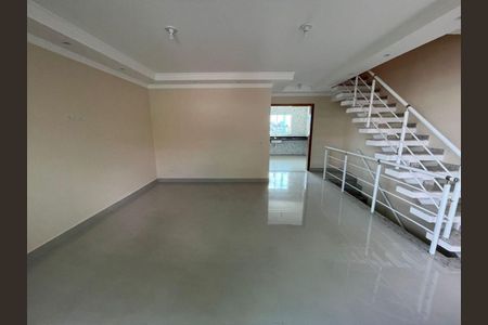 Casa à venda com 3 quartos, 200m² em Vila Pedra Branca, São Paulo