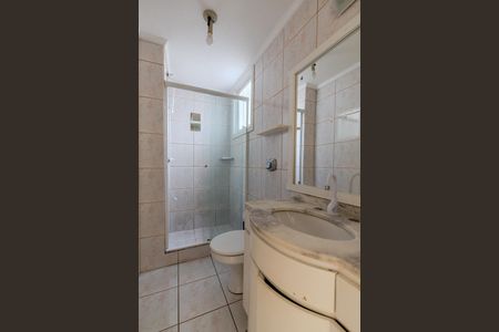 Banheiro de apartamento à venda com 1 quarto, 47m² em Azenha, Porto Alegre