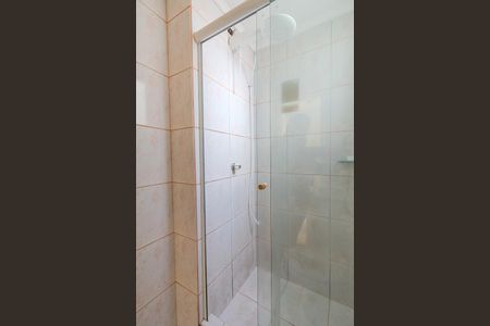 Banheiro de apartamento à venda com 1 quarto, 47m² em Azenha, Porto Alegre