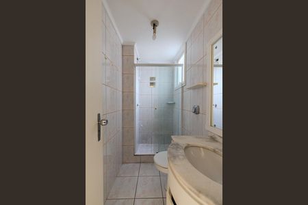 Banheiro de apartamento à venda com 1 quarto, 47m² em Azenha, Porto Alegre