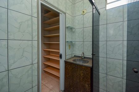 Banheiro Edícula de casa à venda com 4 quartos, 360m² em Vila Anhanguera, São Paulo