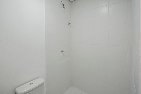 Banheiro de kitnet/studio para alugar com 1 quarto, 24m² em Rudge Ramos, São Bernardo do Campo