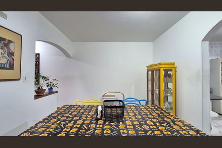 Casa à venda com 195m², 3 quartos e 4 vagas