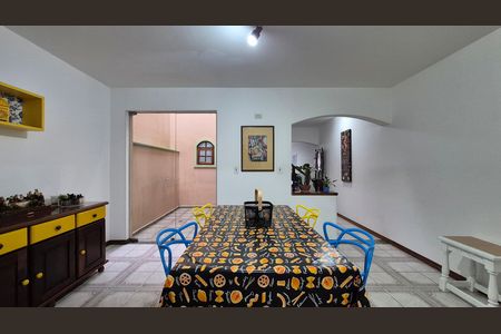 Casa à venda com 195m², 3 quartos e 4 vagas