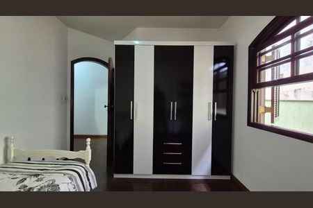 Casa à venda com 195m², 3 quartos e 4 vagas