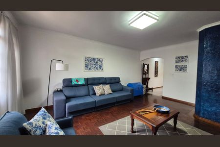 Casa à venda com 195m², 3 quartos e 4 vagas