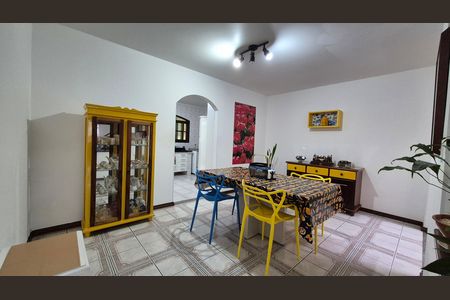 Casa à venda com 195m², 3 quartos e 4 vagas