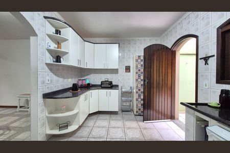 Casa à venda com 195m², 3 quartos e 4 vagas