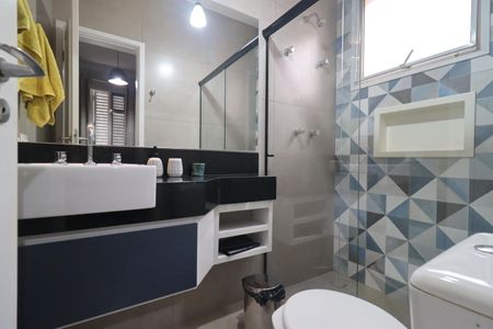 Casa de condomínio para alugar com 245m², 3 quartos e 4 vagasBanheiro da Suíte 3