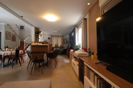 Casa de condomínio para alugar com 245m², 3 quartos e 4 vagasSala