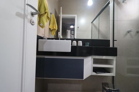 Casa de condomínio para alugar com 245m², 3 quartos e 4 vagasBanheiro da Suíte 3