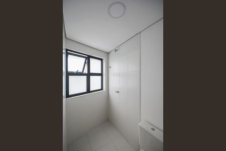 Banheiro de kitnet/studio para alugar com 1 quarto, 28m² em Rudge Ramos, São Bernardo do Campo