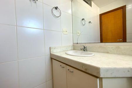 Banheiro de apartamento à venda com 4 quartos, 150m² em Buritis, Belo Horizonte