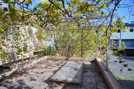 Casa à venda com 200m², 4 quartos e 1 vaga Casa à venda com 200m², 4 quartos e 1 vagaTerraço