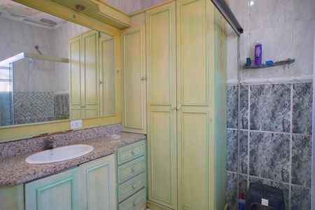Casa à venda com 200m², 4 quartos e 1 vaga Casa à venda com 200m², 4 quartos e 1 vagaBanheiro
