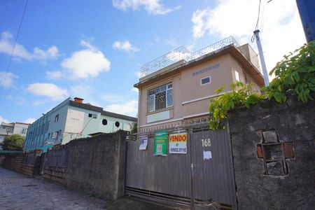 Casa à venda com 200m², 4 quartos e 1 vaga Casa à venda com 200m², 4 quartos e 1 vagaFachada
