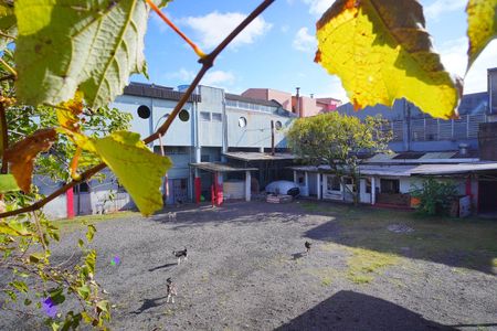 Casa à venda com 200m², 4 quartos e 1 vaga Casa à venda com 200m², 4 quartos e 1 vagaPátio