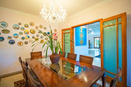Casa à venda com 450m², 4 quartos e 4 vagas Casa à venda com 450m², 4 quartos e 4 vagasSala de Jantar