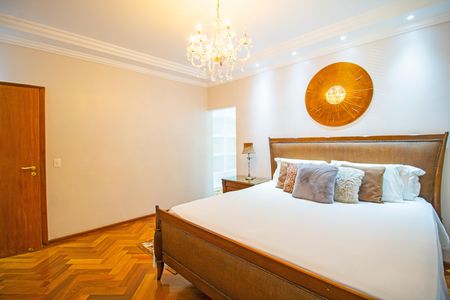 Casa à venda com 450m², 4 quartos e 4 vagas Casa à venda com 450m², 4 quartos e 4 vagasSuíte 1