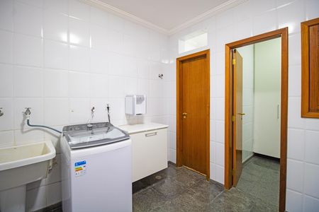 Casa à venda com 450m², 4 quartos e 4 vagas Casa à venda com 450m², 4 quartos e 4 vagasÁrea de Serviço