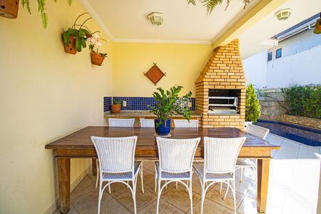 Casa à venda com 450m², 4 quartos e 4 vagas Casa à venda com 450m², 4 quartos e 4 vagasQuintal gourmet