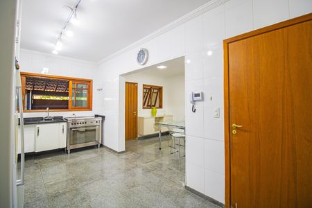 Casa à venda com 450m², 4 quartos e 4 vagas Casa à venda com 450m², 4 quartos e 4 vagasCozinha