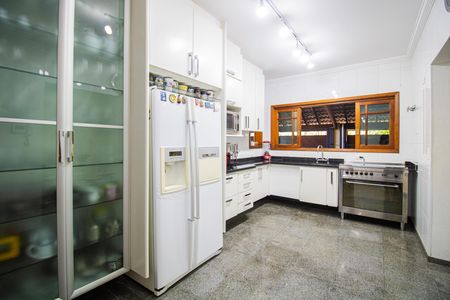 Casa à venda com 450m², 4 quartos e 4 vagas Casa à venda com 450m², 4 quartos e 4 vagasCozinha