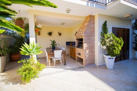 Casa à venda com 450m², 4 quartos e 4 vagas Casa à venda com 450m², 4 quartos e 4 vagasQuintal gourmet