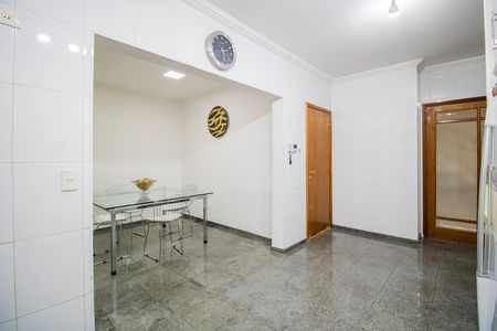 Casa à venda com 450m², 4 quartos e 4 vagas Casa à venda com 450m², 4 quartos e 4 vagasCozinha