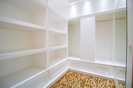 Casa à venda com 450m², 4 quartos e 4 vagas Casa à venda com 450m², 4 quartos e 4 vagasCloset da Suíte 1