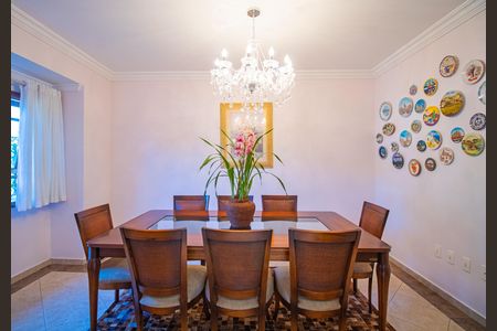 Casa à venda com 450m², 4 quartos e 4 vagas Casa à venda com 450m², 4 quartos e 4 vagasSala de Jantar