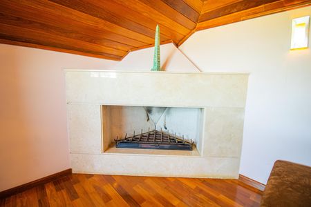 Casa à venda com 450m², 4 quartos e 4 vagas Casa à venda com 450m², 4 quartos e 4 vagasSotão