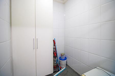 Casa à venda com 450m², 4 quartos e 4 vagas Casa à venda com 450m², 4 quartos e 4 vagasÁrea de Serviço