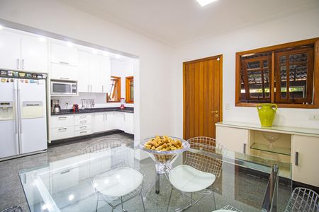 Casa à venda com 450m², 4 quartos e 4 vagas Casa à venda com 450m², 4 quartos e 4 vagasCozinha