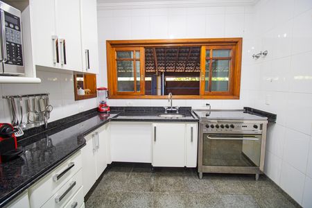 Casa à venda com 450m², 4 quartos e 4 vagas Casa à venda com 450m², 4 quartos e 4 vagasCozinha